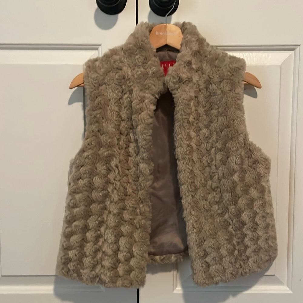 Elle Faux Fur vest, size Small